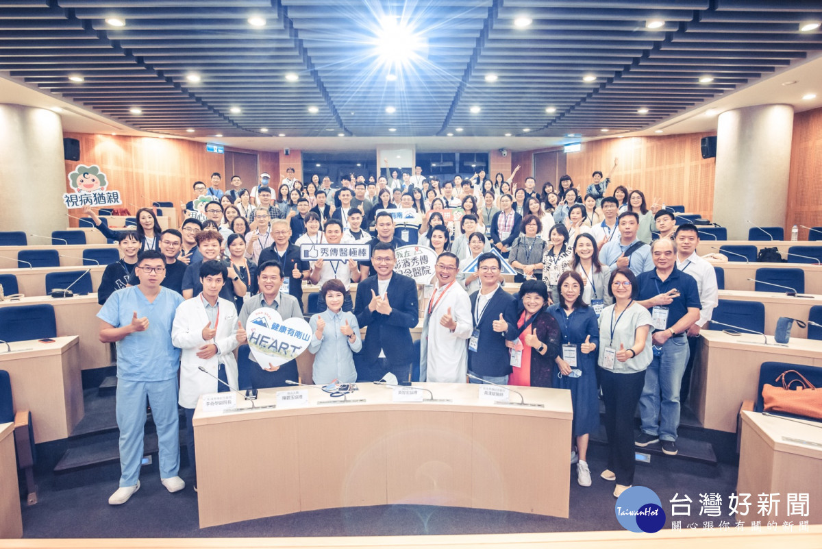 百位績優保險業務員蒞彰濱秀傳健康園區,探索健康新概念。圖/秀傳醫院提供