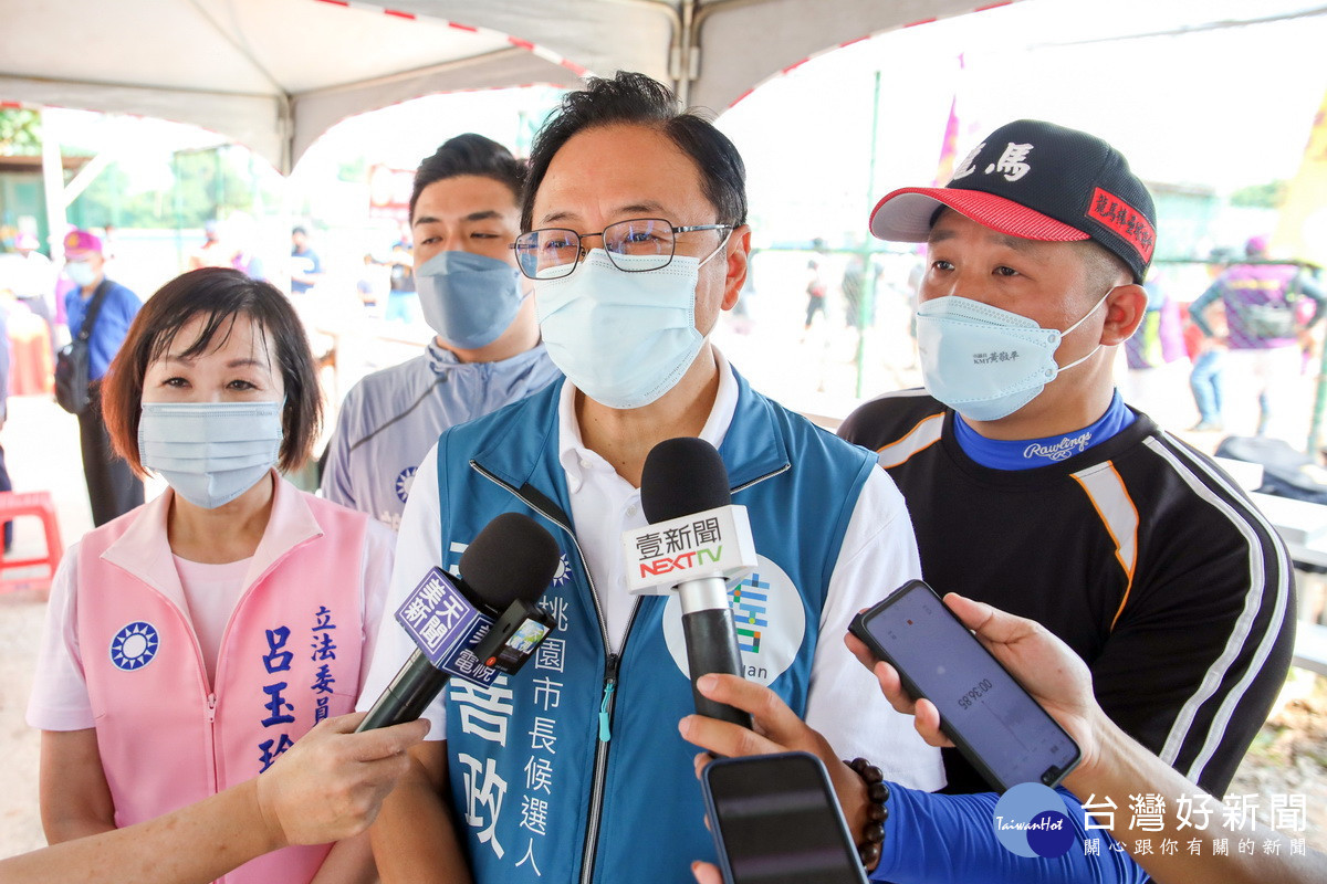 國民黨桃園市長候選人張善政表示,談誠信林智堅是最沒有資格的人,根本不必回應他。