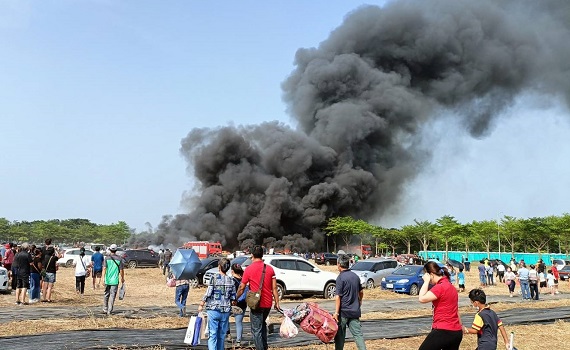 影/雲林農機展燒毀25輛汽車 臨時停車場火警幸無人受傷