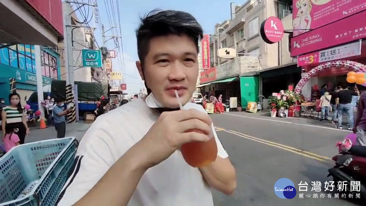 民眾表示茶飲中有淡淡果香,十分特別、非常好喝/陳致愷翻攝