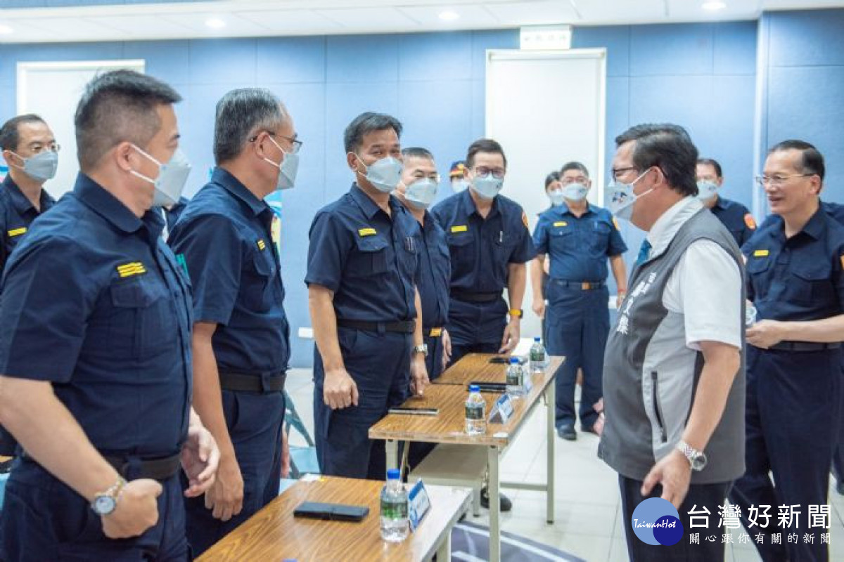 鄭市長期勉各分局持續積極向上追溯,從源頭打擊犯罪。
