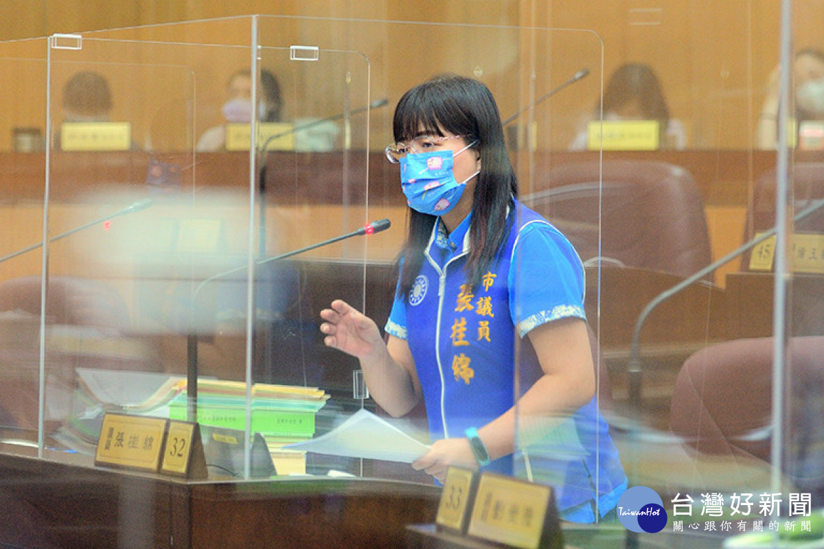 ▲為老人爭取高齡居住正義，市議員張桂綿：應興建銀髮智慧公宅。（圖/市議會提供）