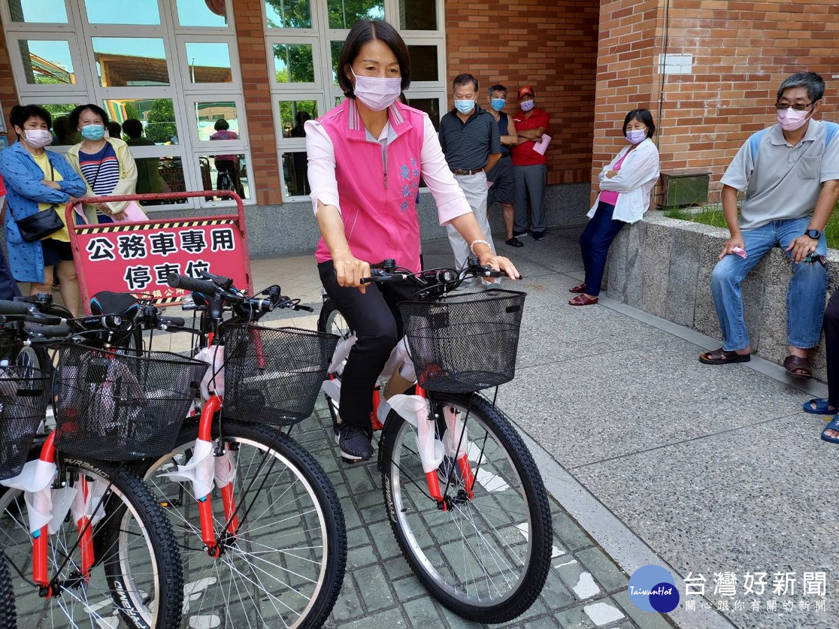 溪湖鎮體恤鄰長辛勞協助推動政令 致贈腳踏車提升服務效率