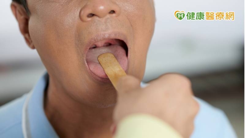 口腔癌「吃」穿下巴! 中年男口罩遮掩險誤就醫