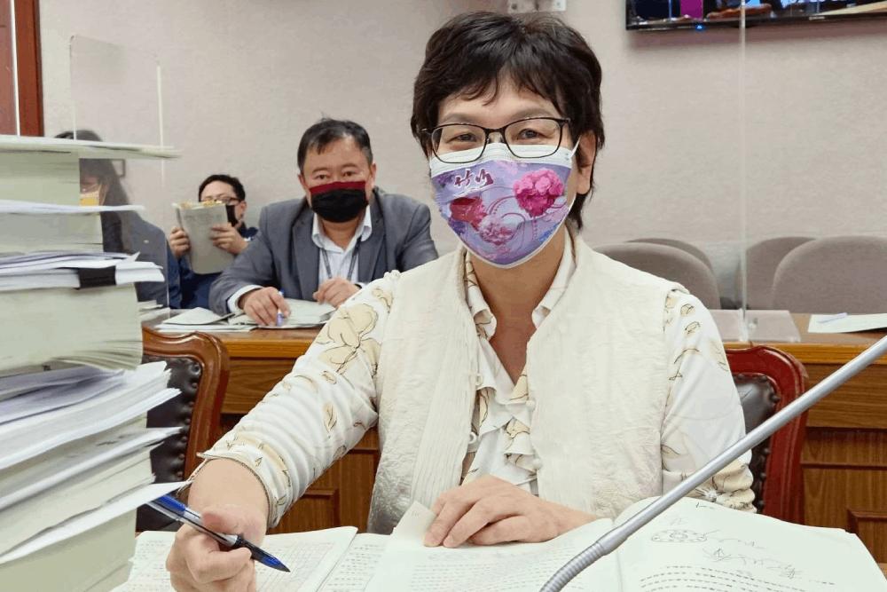 有影/【蔡壁如專訪4-4】護理師蛻變為立委 樂在工作盼成政治家 48 4 4蔡壁如立院工作/照片:蔡壁如臉書