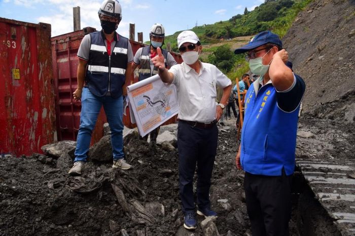 南投縣長巡視投89線工程進度品質 加碼2億鋪設AC路面
