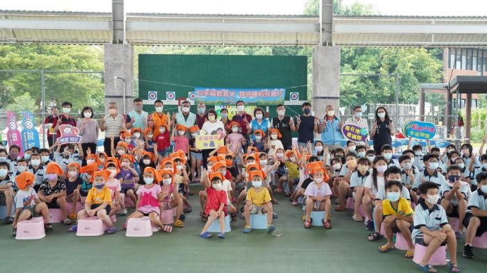 嘉市北園國小插秧種稻體驗82幸福嘉義米,尊師種稻我最行