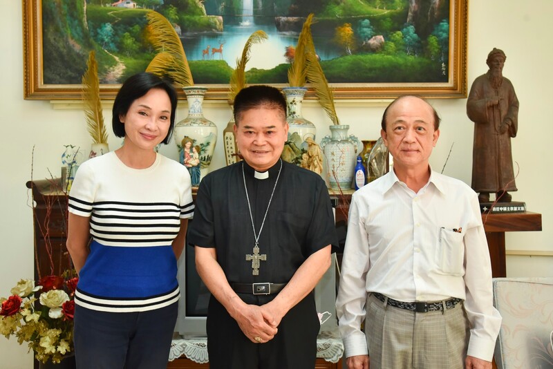 漾新聞|柯志恩拜訪天主教會高雄教區獲得總主教勉勵