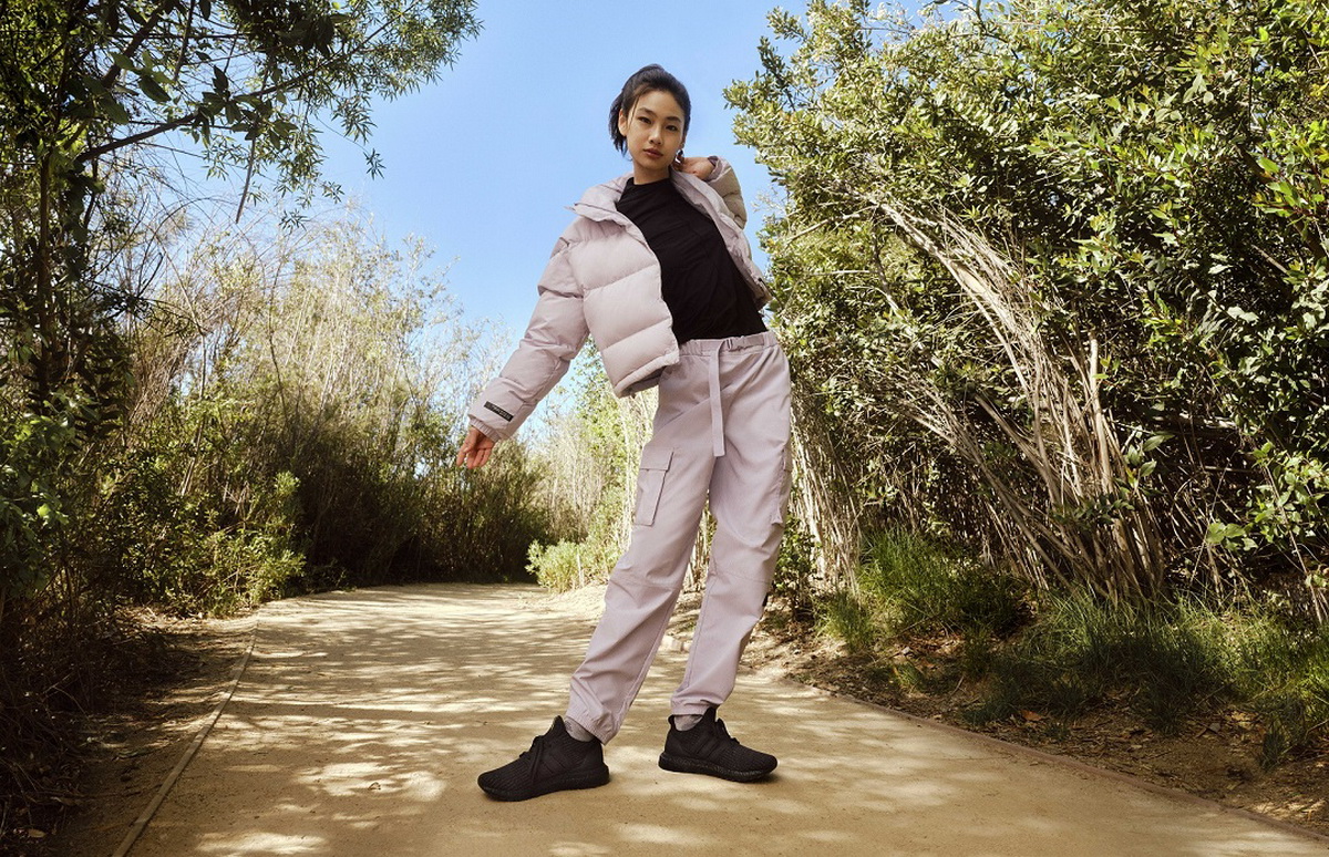 adidas全新New Capsule運動休閒服飾系列延續上一季的風潮，再次攜手《魷魚遊戲》女主角鄭浩妍演繹秋冬系列