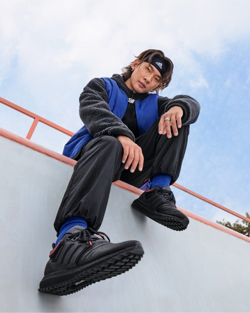 adidas New Capsule秋冬系列邀請年僅18歲的冬奧滑雪金牌-單板滑雪好手蘇翊鳴演繹,從防風背心至LOGO帽T,展現個性帥氣