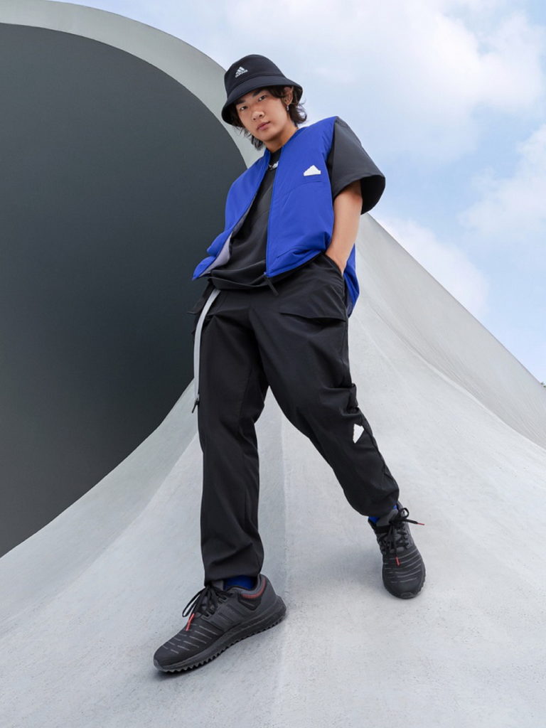 New Capsule防風背心搭載adidas獨創的WIND.RDY科技面料,除了防風效果還兼具輕盈透氣感,能多層次穿搭,非常適合秋季不穩定的氣候