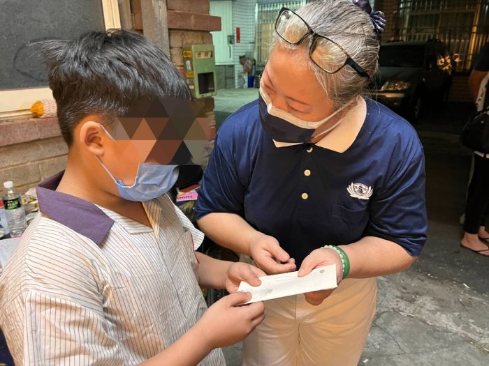 彰化和美小兄妹生活困頓引關注 縣府社會處提供社會救助金專戶 慈濟撥急難補助金