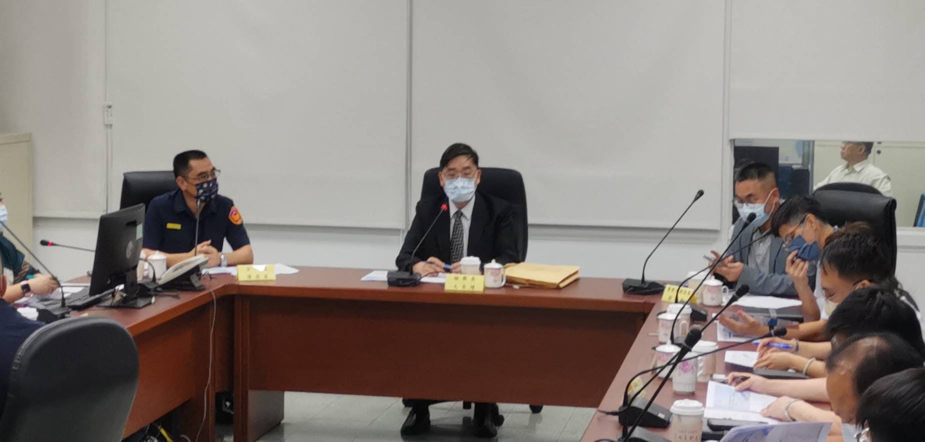 圖片說明:新北檢查長毛有增率隊訪視永和分局。(記者徐煜勝翻攝)