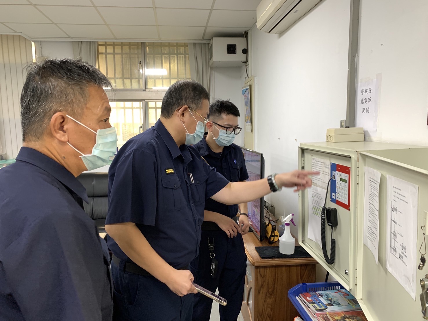 圖片說明:林口警分局全員配合中央氣象局的地震速報演練及協助海嘯警報試放成功。(記者吳萍翻攝)