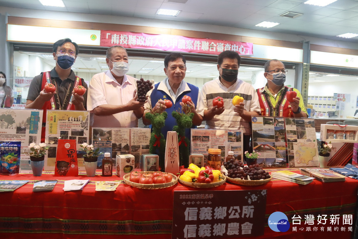 信義鄉公所歡迎全國民眾來旅遊。(記者扶小萍攝)