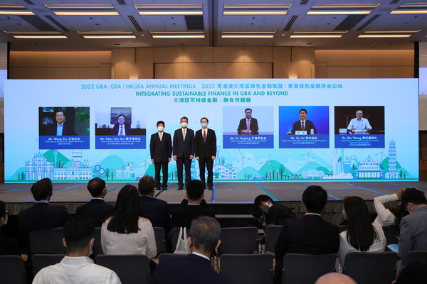中央人民政府駐香港特別行政區聯絡辦公室經濟部副部長譚亞波先生、香港綠色金融協會主席及會長馬駿博士及香港特別行政區財政司司長陳茂波先生 中央人民政府駐香港特別行政區聯絡辦公室經濟部副部長譚亞波先生、香港綠色金融協會主席及會長馬駿博士及香港特別行政區財政司司長陳茂波先生