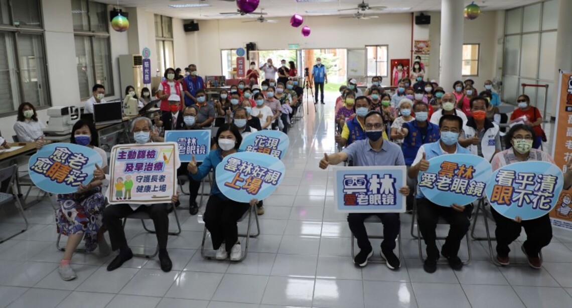 張麗善關心雲林愛老眼鏡偏鄉巡迴配鏡服務大埤場長輩配鏡情形