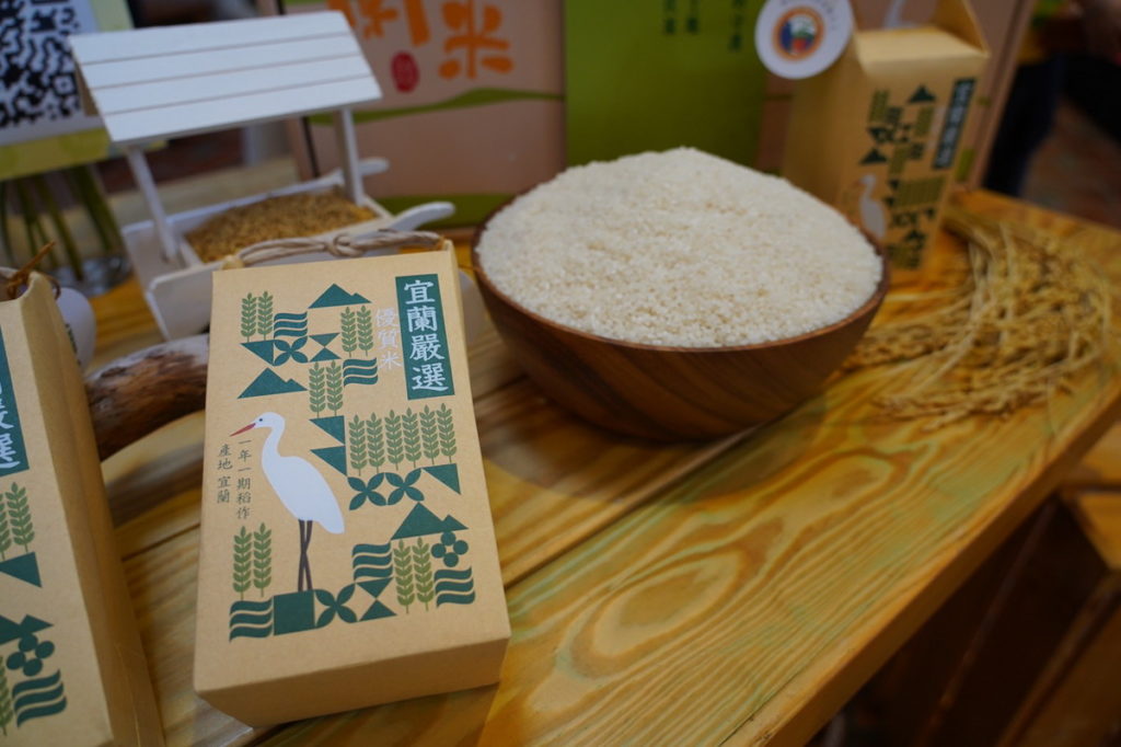 台北花博農民市集特別邀請宜蘭縣農會及其轄區內的農民至市集推廣促銷紅文旦及在地