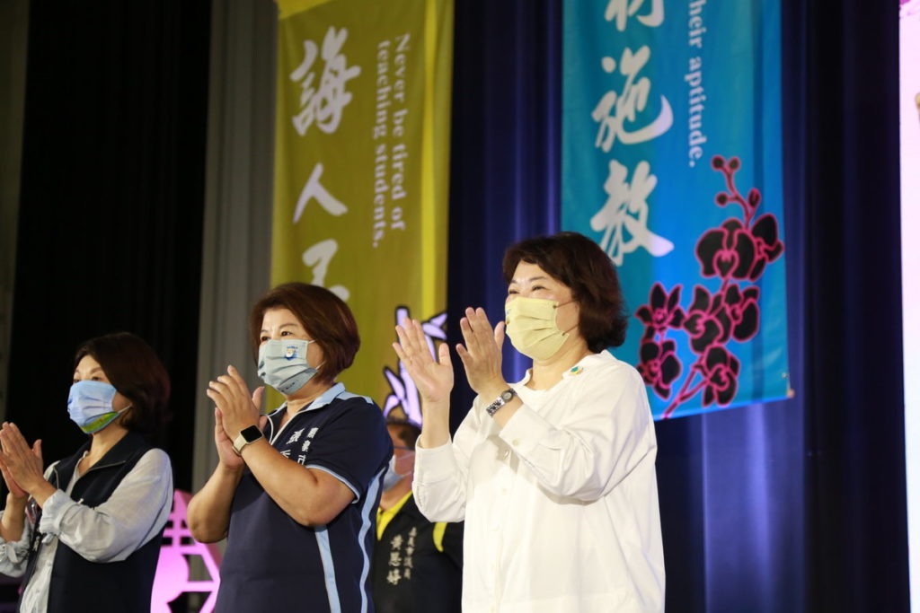 市長恭喜獲獎老師