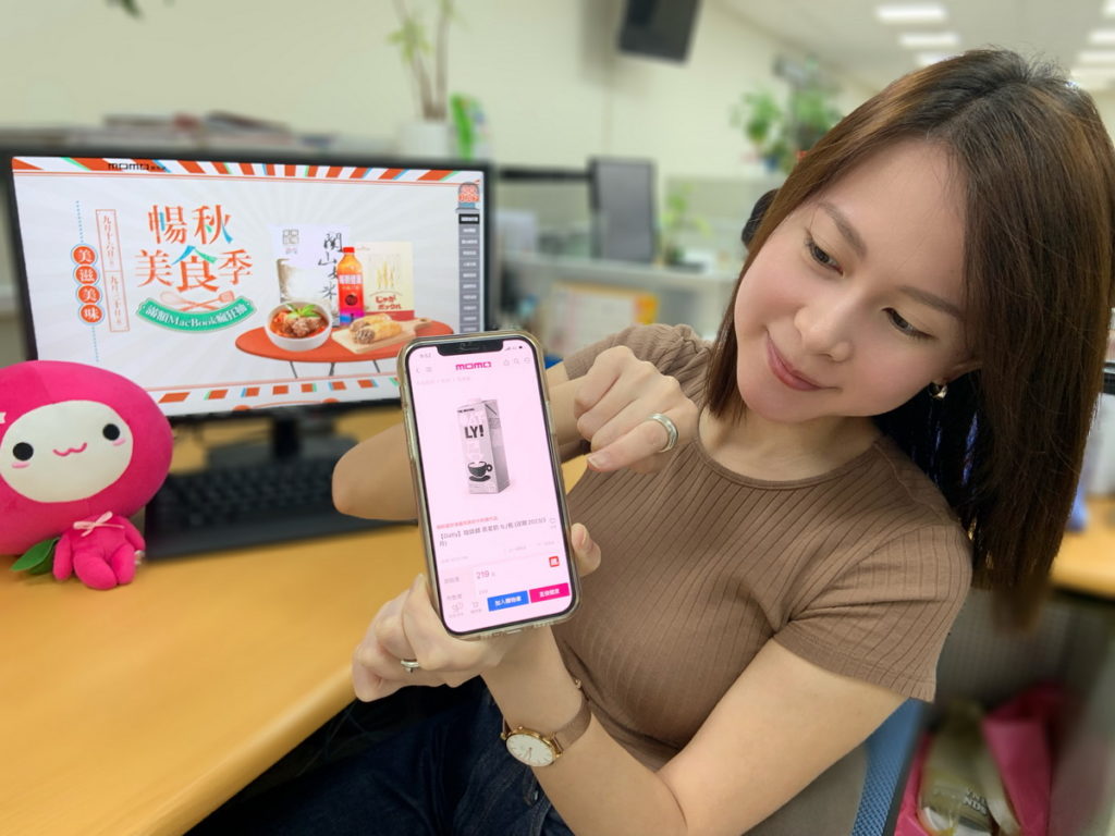 燕麥奶為當今「食」尚新趨勢，momo分享，今年前8個月燕麥奶銷售年增狂飆100%，最高月銷更突破30萬瓶。