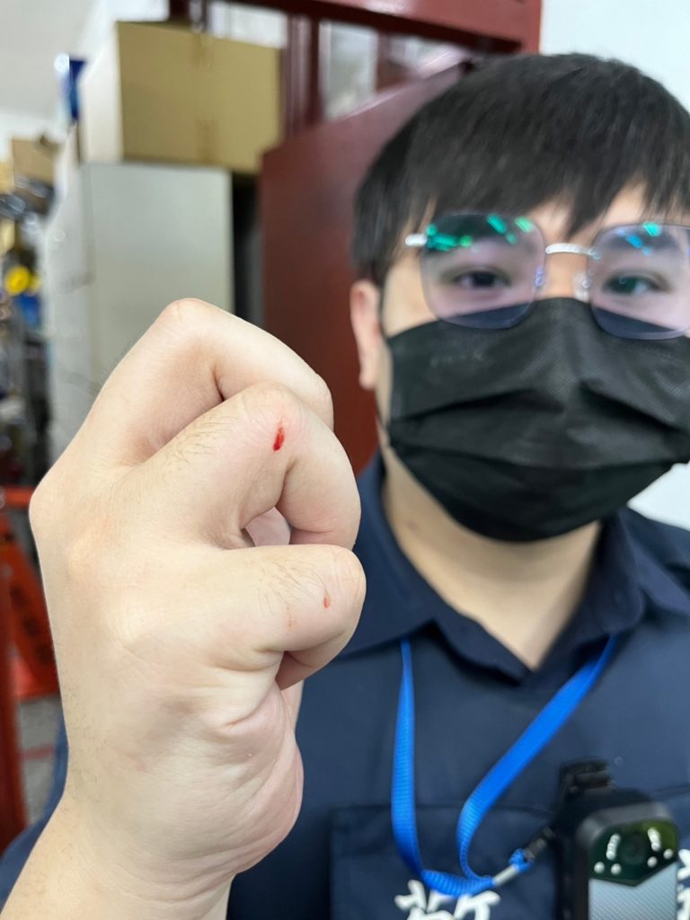員警以救人為重,勇敢執勤致手部擦挫傷