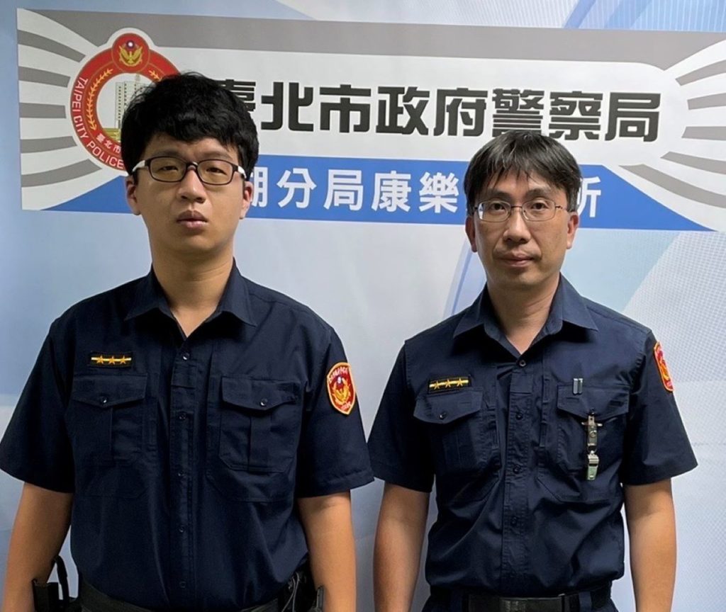 康樂派出所警員蔡承良(左)及陳宗賢(右)