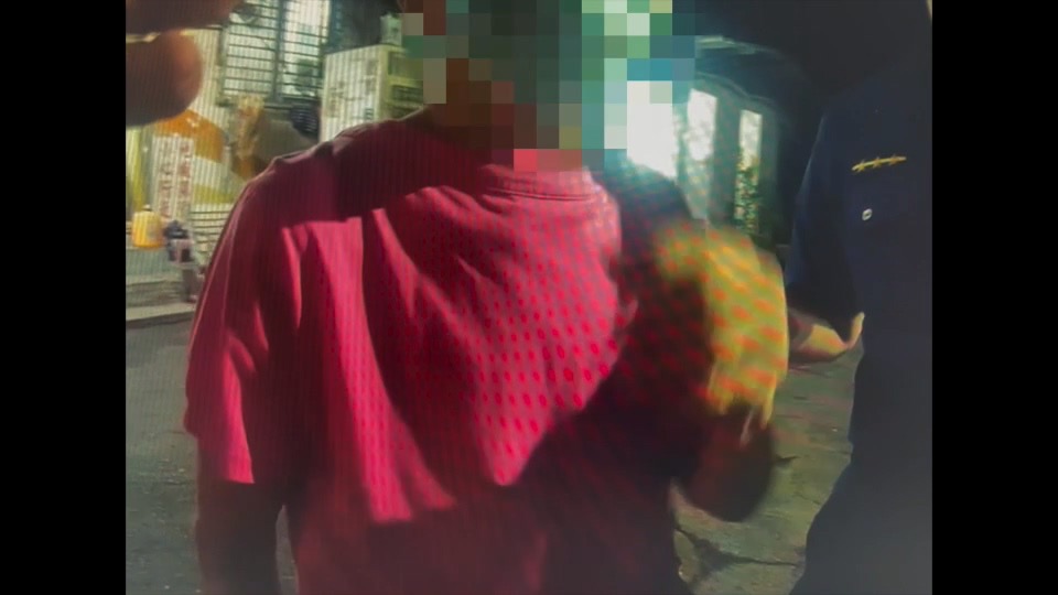 員警至公車總站帶婦人返回派出所