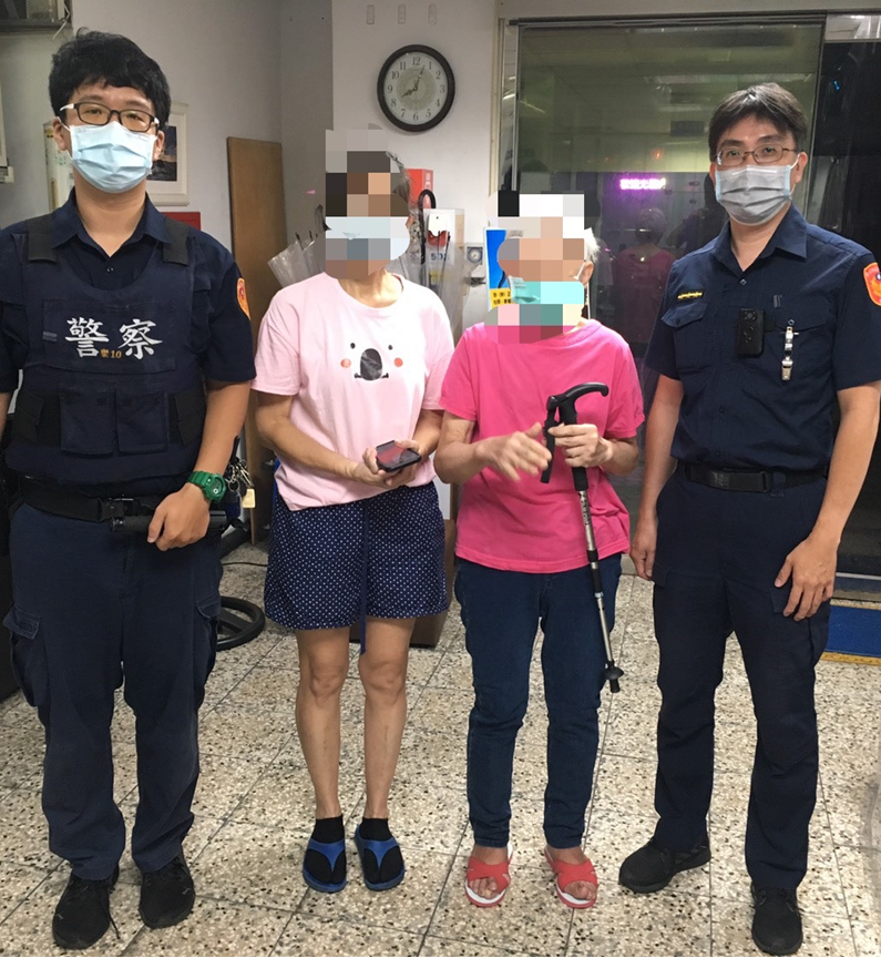 家屬至派出所帶回迷路婦人