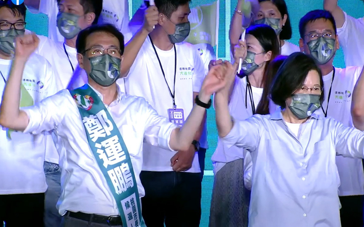 民進黨桃園市長候選人鄭運鵬競辦發布競選歌曲「桃園大進化」。
