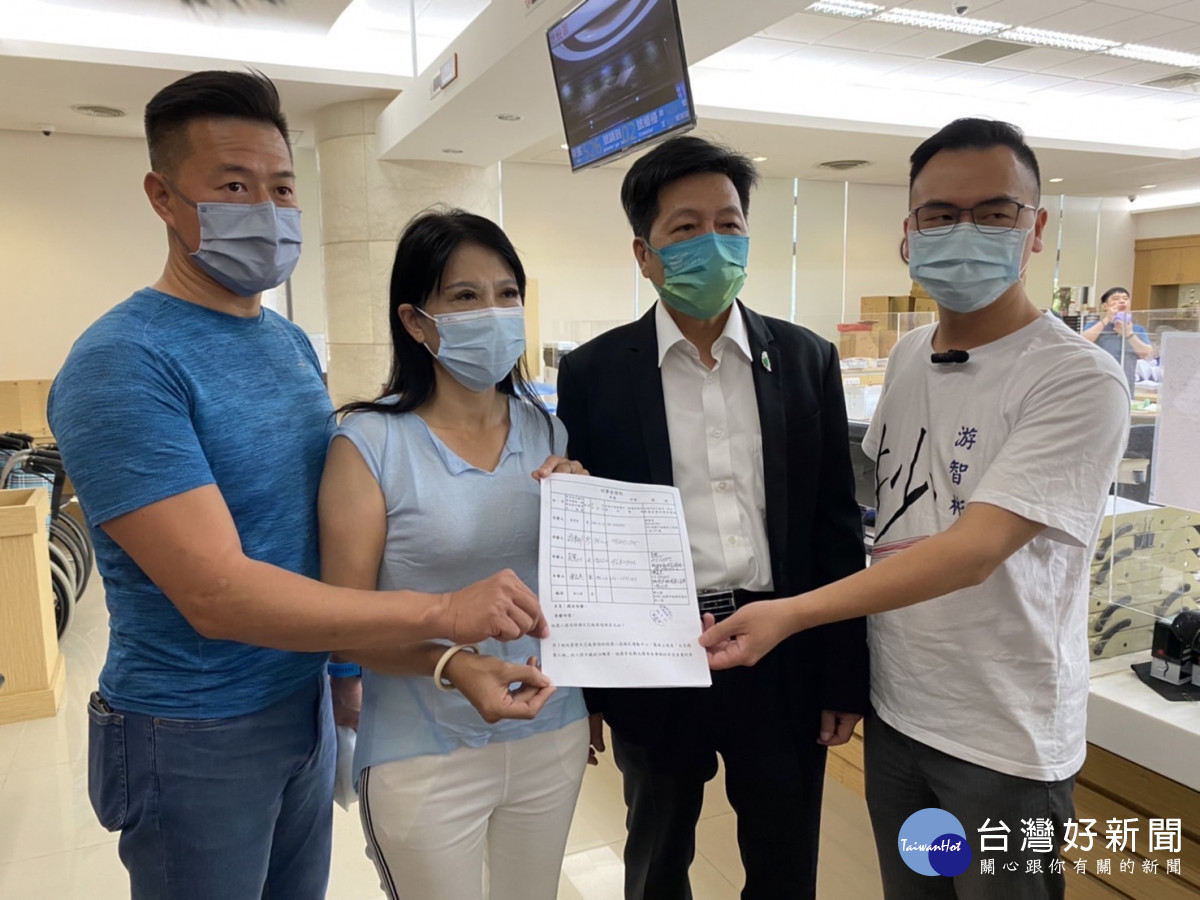 按鈴告發鄭文燦 鄭寶清:桃園八德羽球場天花板崩塌誰是元凶?