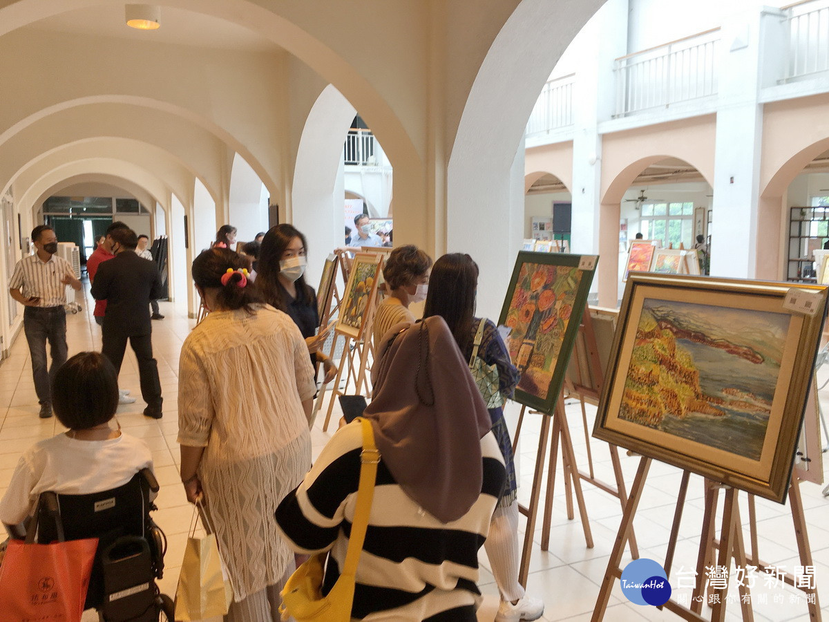 成員作品展出。(記者扶小萍攝)
