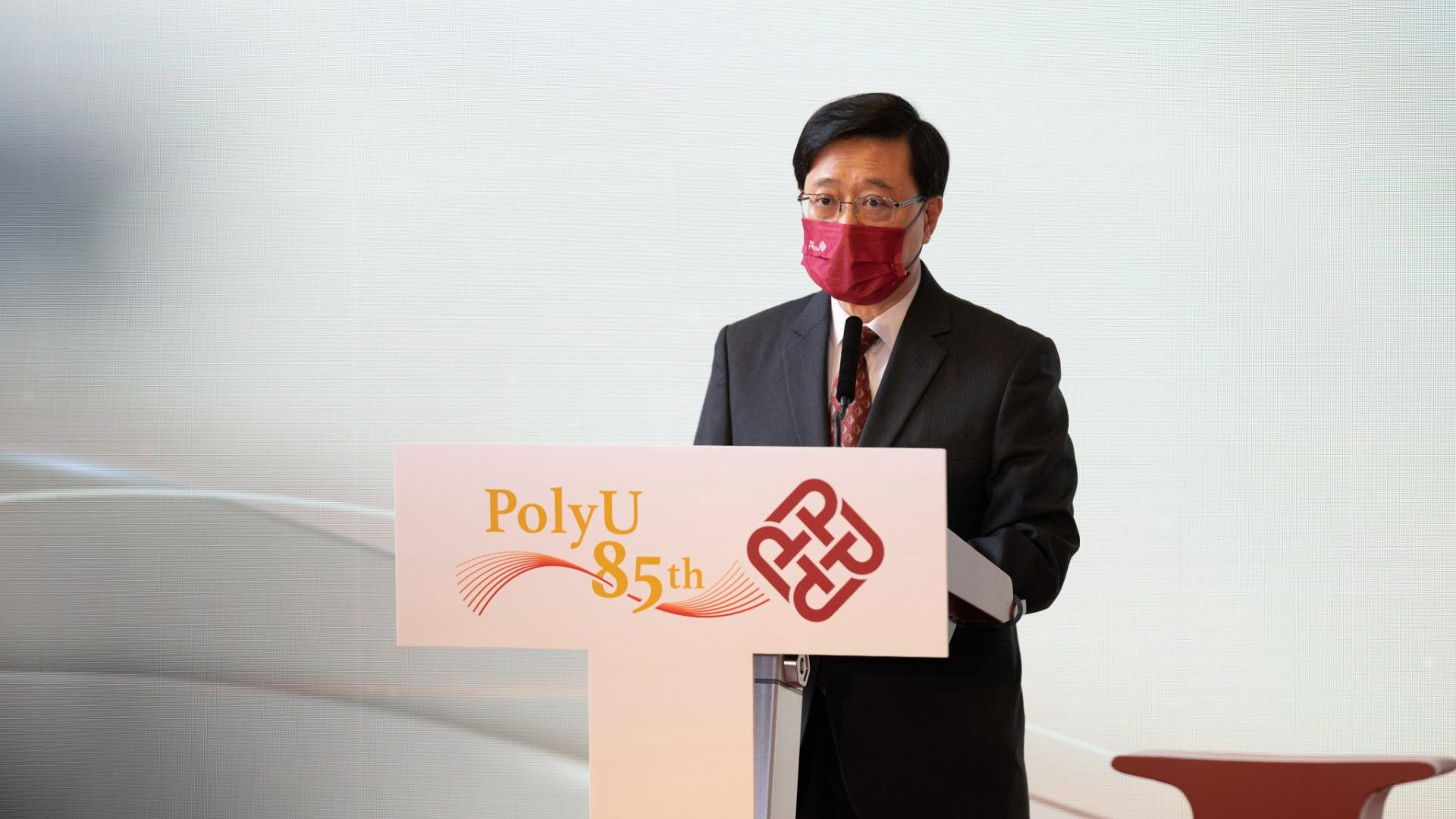 香港特首李家超任內,香港被新加坡取代成亞洲最大金融中心。 翻攝李家超臉書