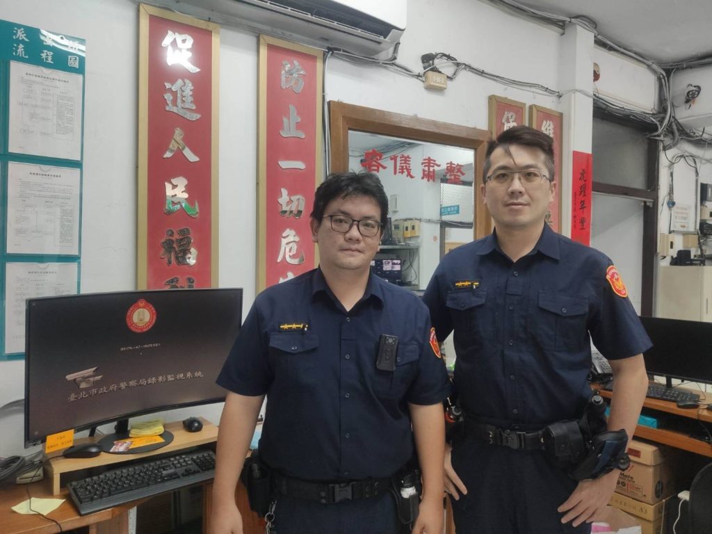 舊莊派出所警員吳孟國(右)、呂宗霖(左)