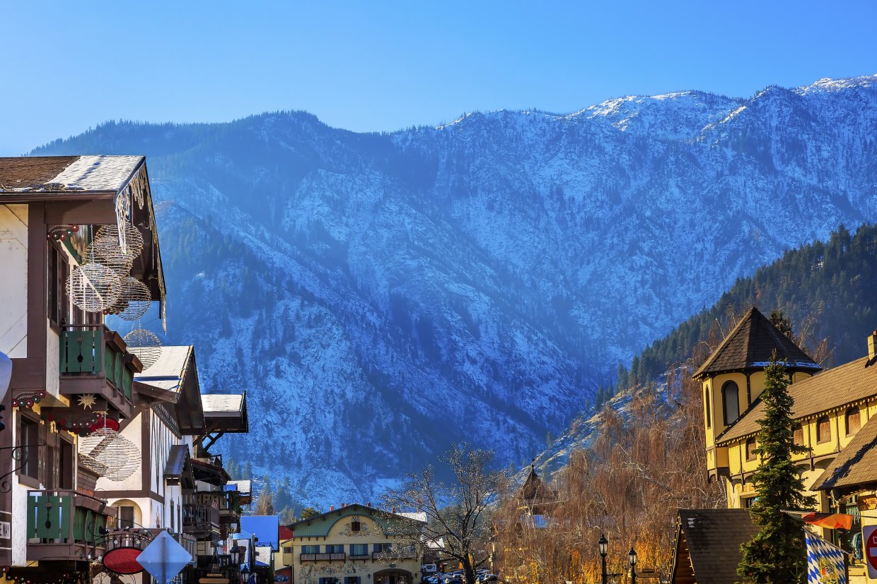 Winter,Mountains,Snow,German,Buildings,Orange,Maple,Leaves,Leavenworth,Washington