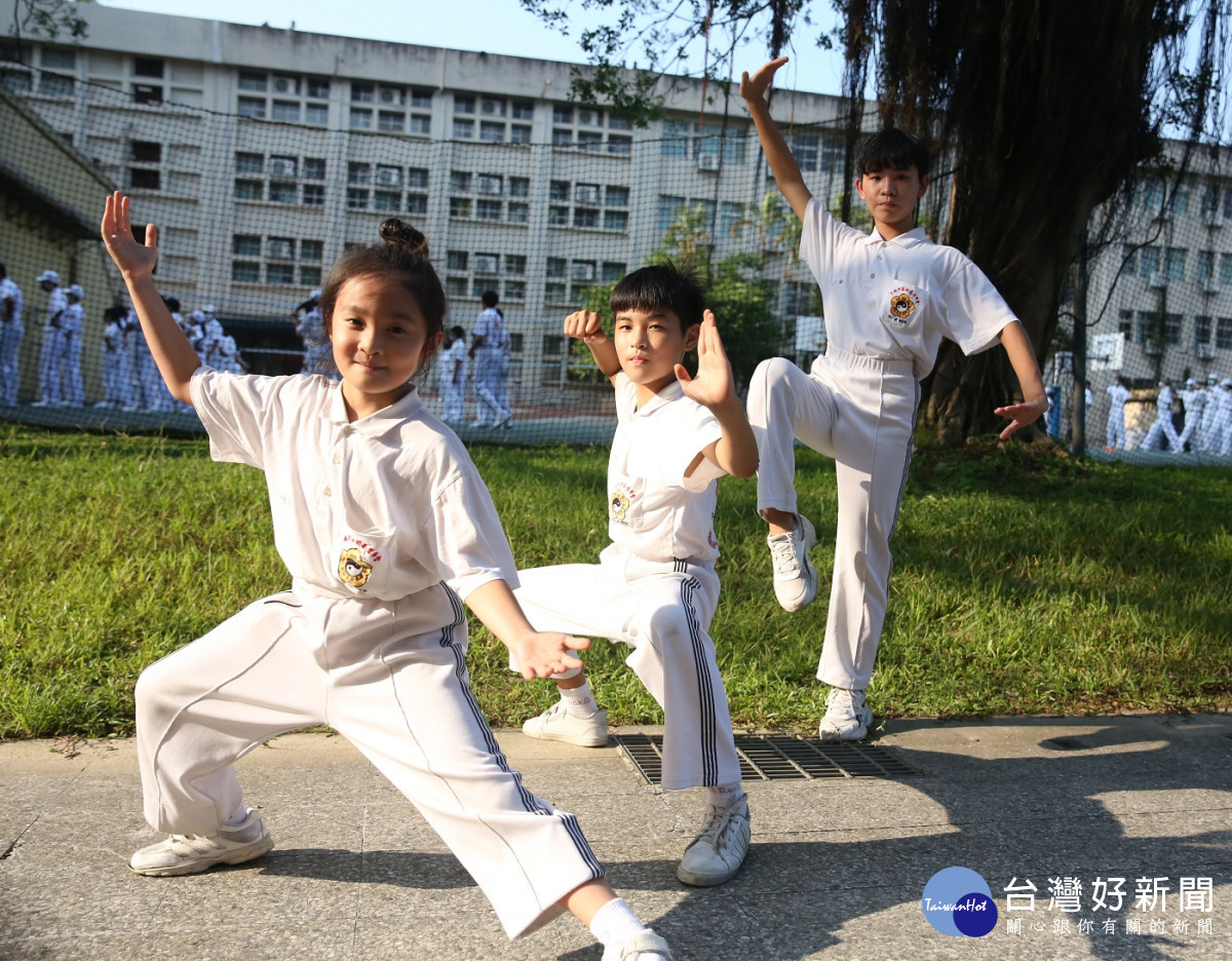 幸福四寶依照孩子們的興趣和專長,大兒子(高聖龢)、小兒子(高聖曄)和小女兒(高于琋)參與了武術的展演,大女兒(高于甯)則是參加合唱團