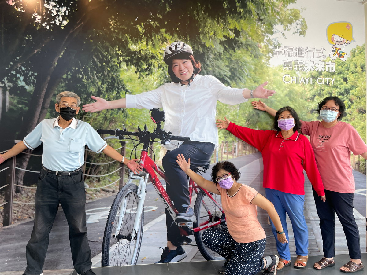 （競總提供）：黃敏惠競選總部近日搖身一變，成為附近居民的打卡熱點。