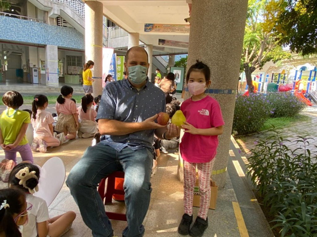 美籍教師Ben首次參加敬師禮