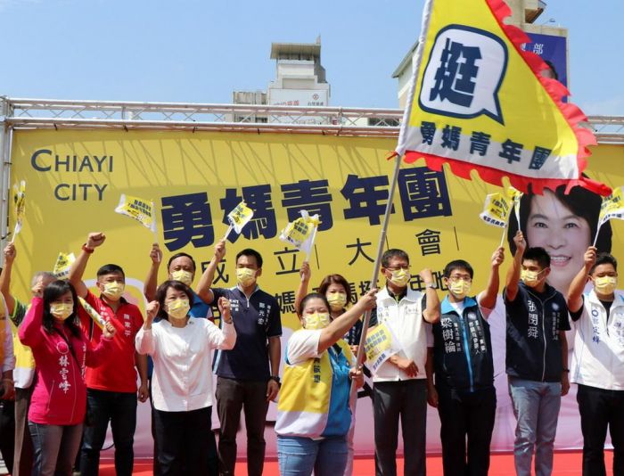 我挺少年吔! 黃敏惠力挺18歲公民權 「勇媽青年團」啟航
