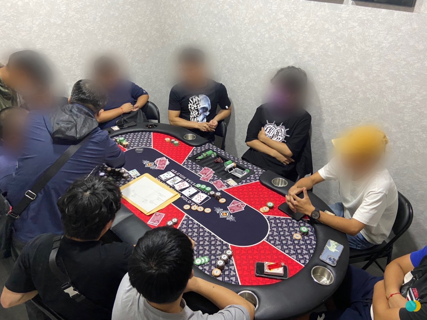 圖片說明:三峽警接獲情資破獲德州撲克職業賭場。(記者徐煜勝翻攝)