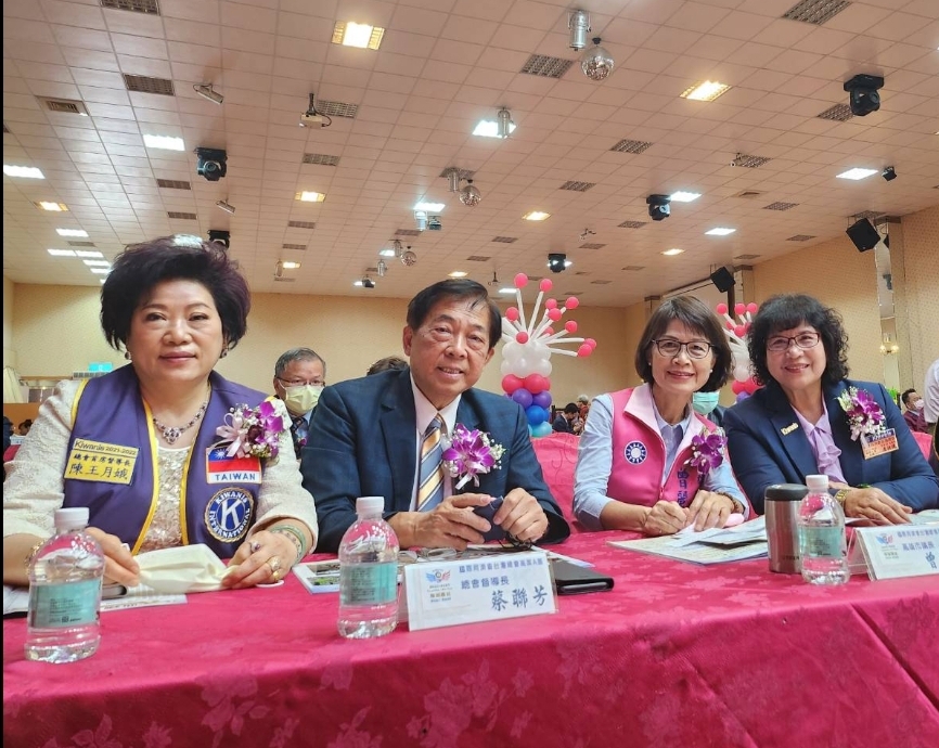 圖片說明:總會首席督導長陳王月娥、督導長蔡聯芳、高雄市議長曾麗燕及現任區主席潘妲晚(由左至右),皆親自到場觀禮。(記者王巧容攝)