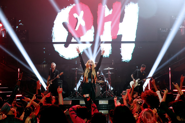 流行龐克偶像 Avril Lavigne 以主角身份亮相 SHEIN 第二屆年度時裝展 Rock The Runway: SHEIN for All 流行龐克偶像 Avril Lavigne 以主角身份亮相 SHEIN 第二屆年度時裝展 Rock The Runway: SHEIN for All