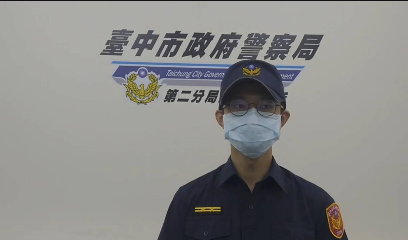 圖片說明:臺中市政府警察局第二分局文正所長李健瑋說明案情。(記者林㤈輝翻攝)