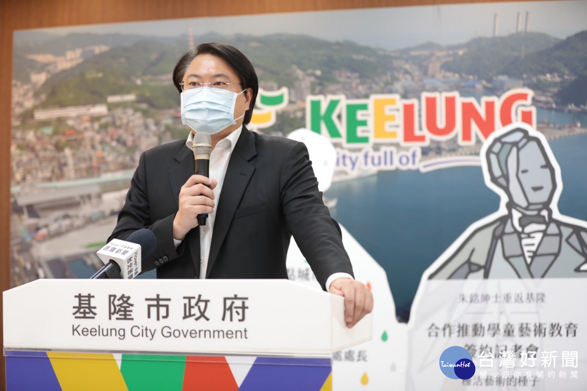朱銘《人間系列－紳士》　10/7重磅回歸基隆國門廣場