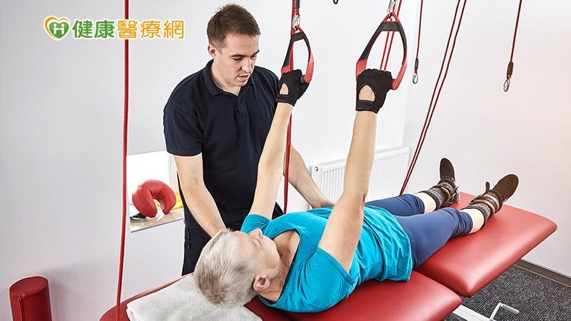 肩關節術後腫脹沾黏 中年女積極配合復健終重返工作崗位