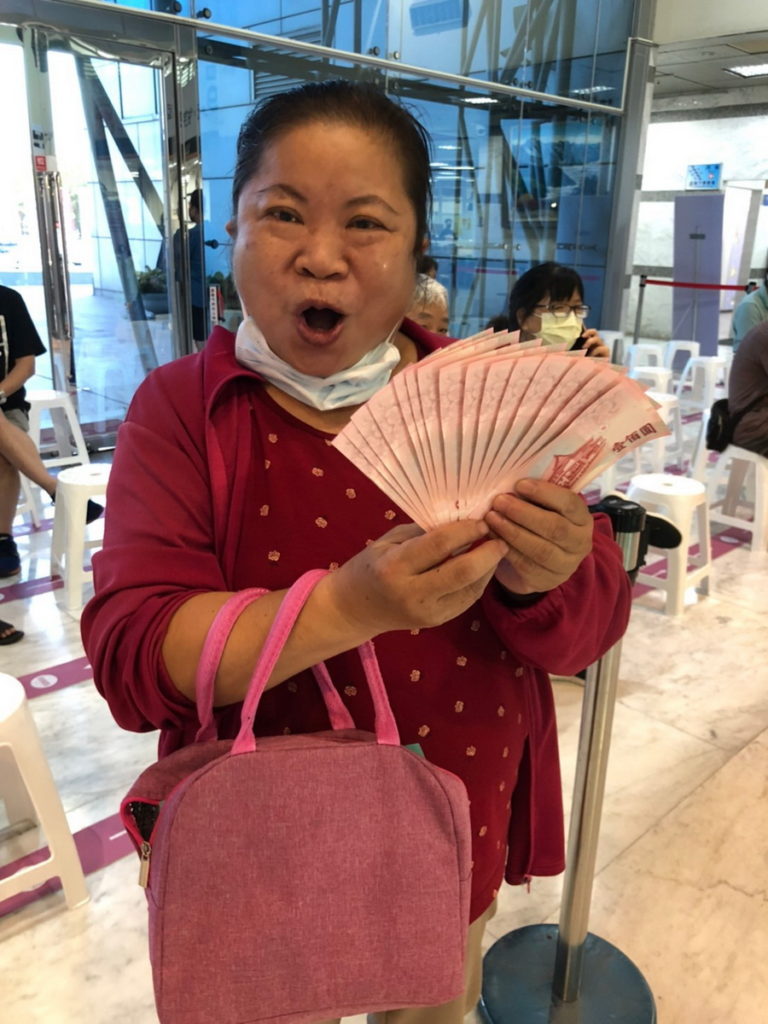 2022嘉義市購物節滿千送百歡迎嘉義市民攜帶身分證及足額發票前來兌換