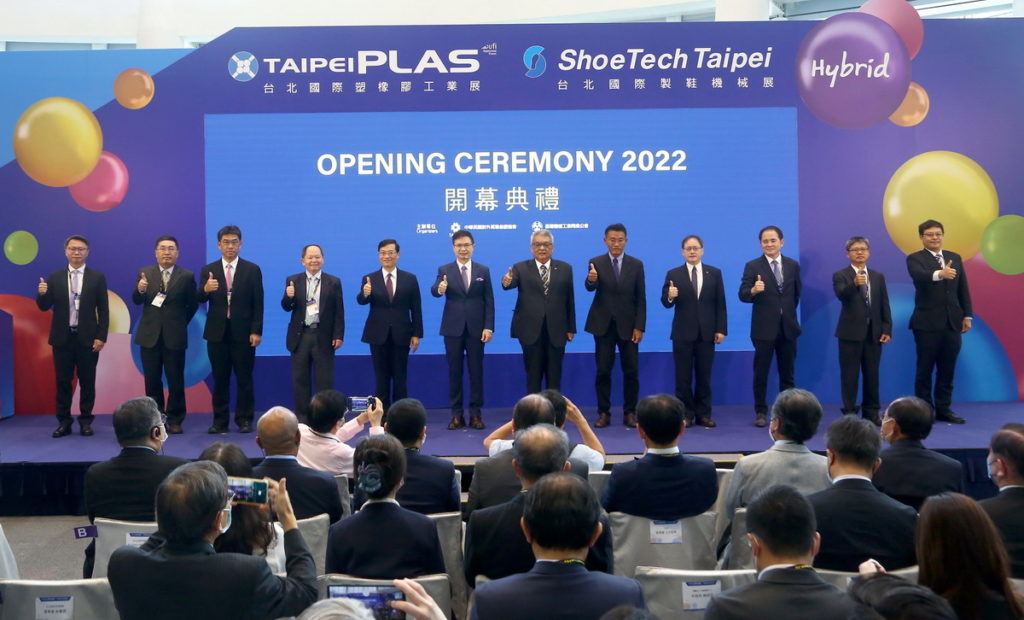 .TaipeiPLAS & ShoeTech Taipei 2022今(9月27日)開展,貴賓合影。