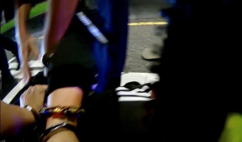 圖片說明:保大員警成功逮捕犯嫌。(記者宋紹誠翻攝)
