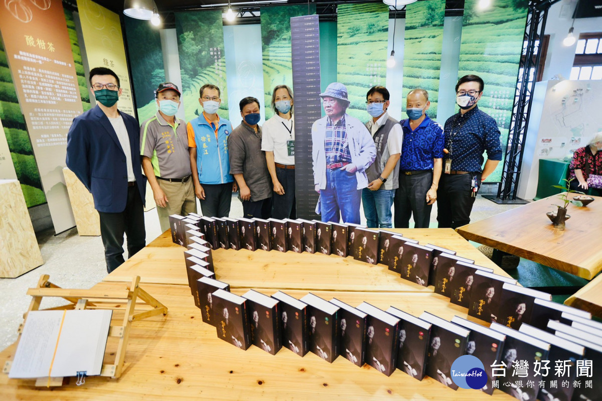 新編鍾肇政全集總共48本,全集收錄鍾肇政小說、隨筆、劇本、論述、書信、資料、影像、序跋及其他等9類創作。<br /><br />