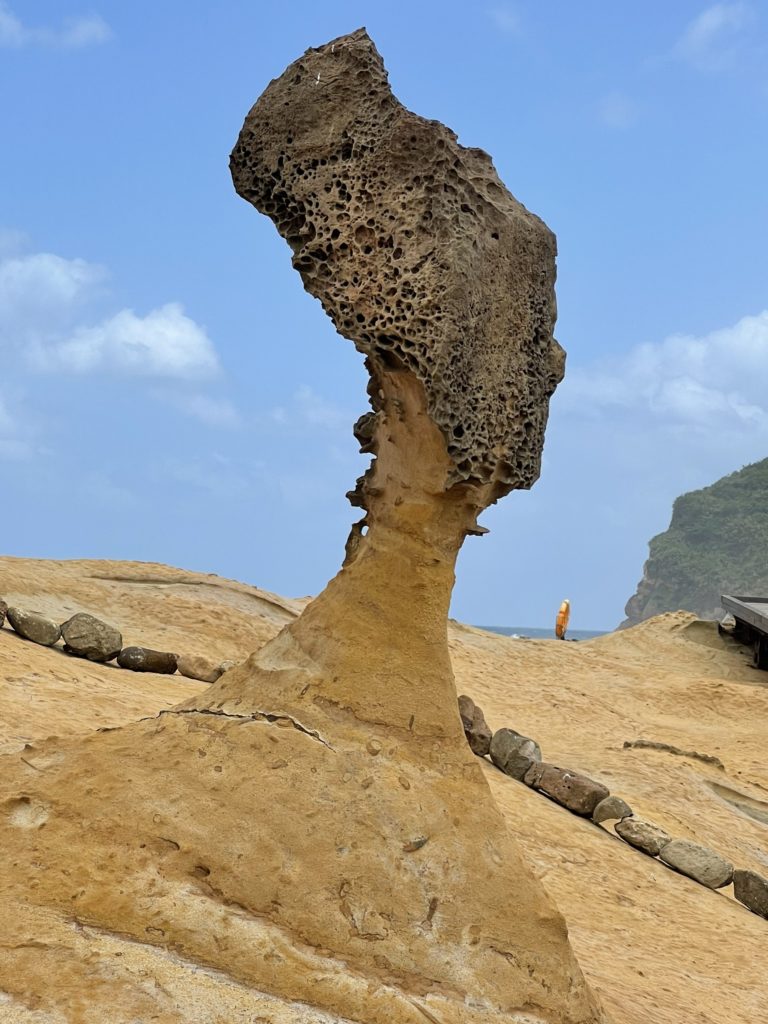 野柳地質公園的知名地形景觀女王頭