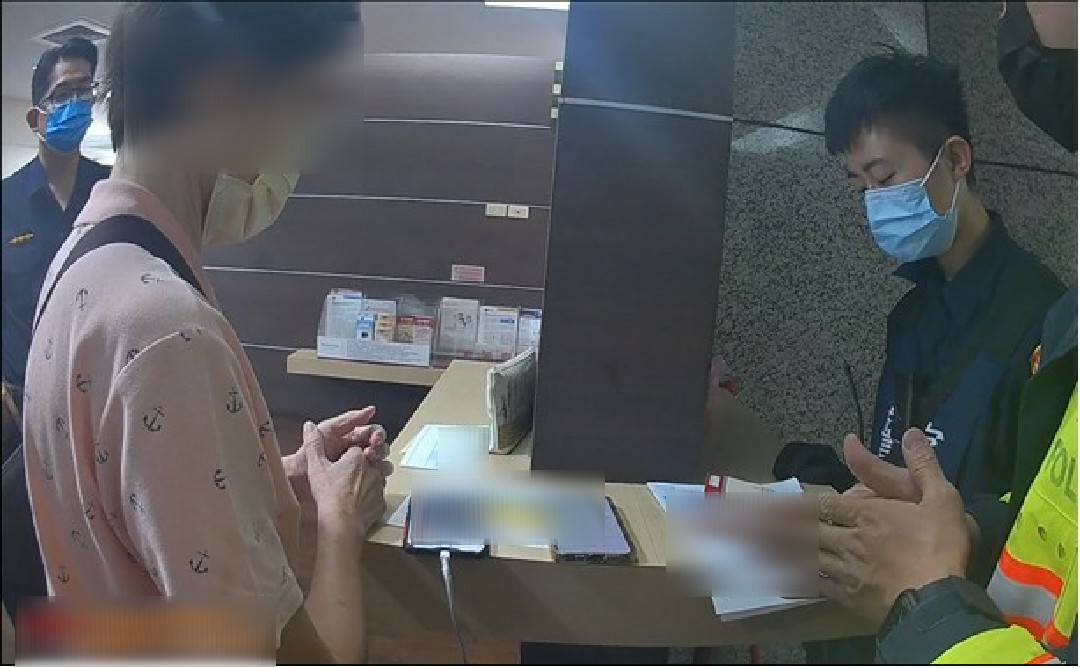 ▲68歲陳姓婦人接到涉毒「法院傳票」,慌張領款欲解除刑案限制,行員關懷詢問後報警協助 (圖/台中市警察局 提供)
